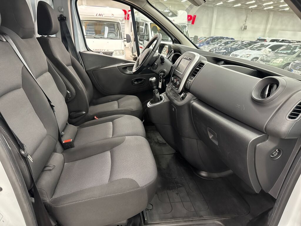 Renault Trafic 2021 Valkoinen