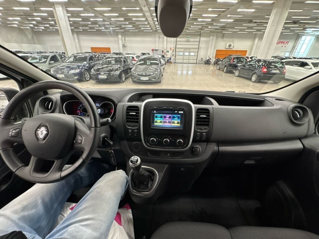 Renault Trafic 2021 Valkoinen