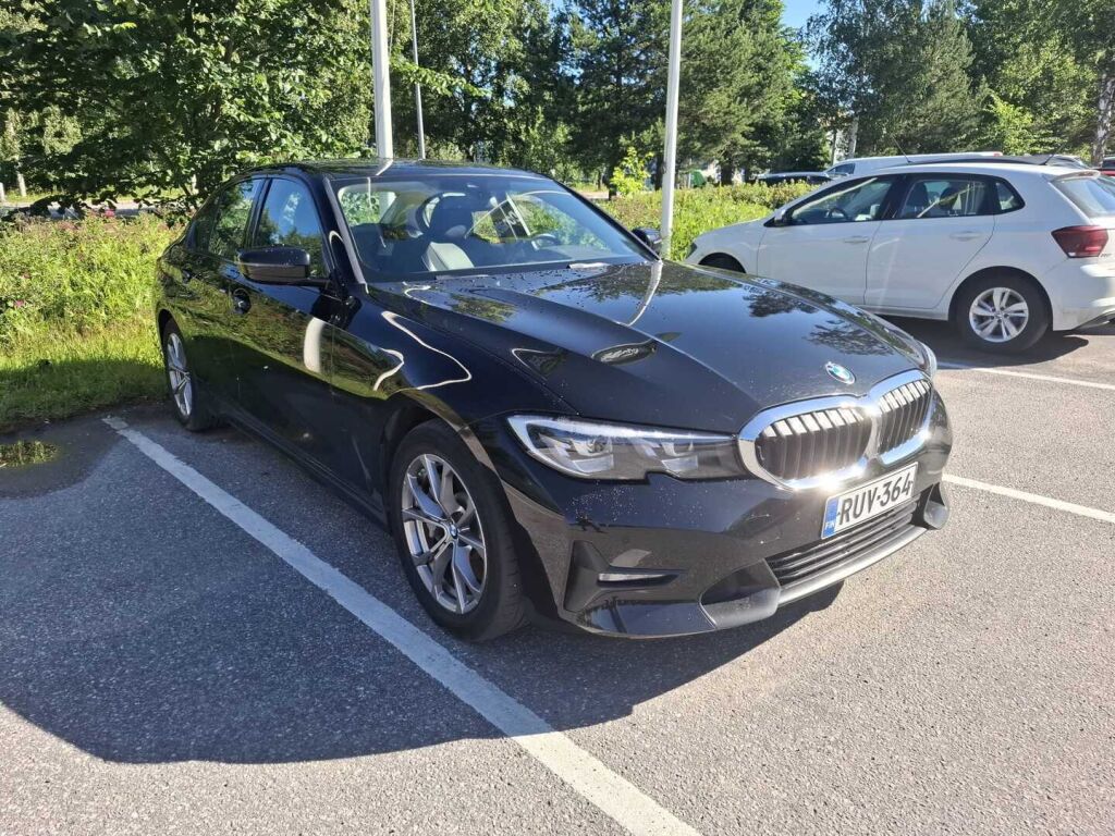 BMW 330 2020 Musta