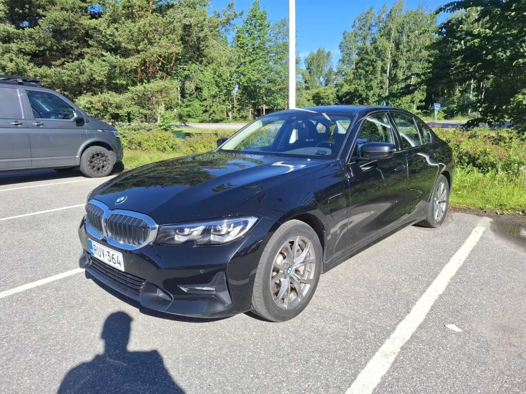 BMW 330 2020 Musta