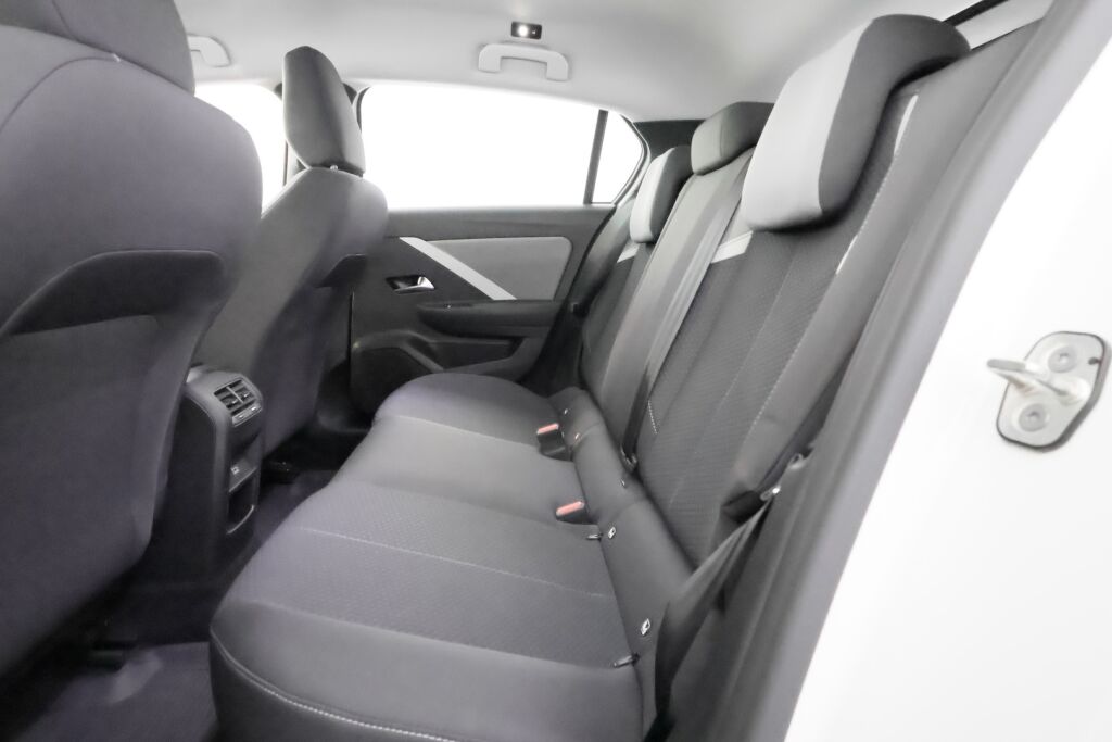 Opel Astra 2023 Valkoinen