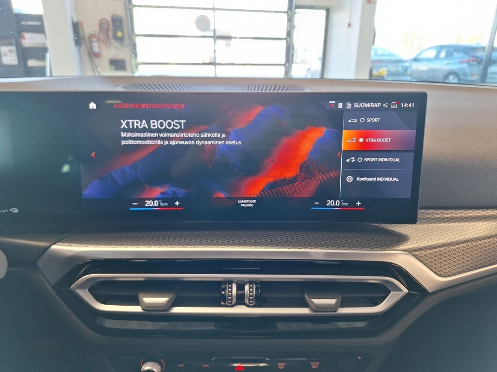 BMW 330 2023 Valkoinen