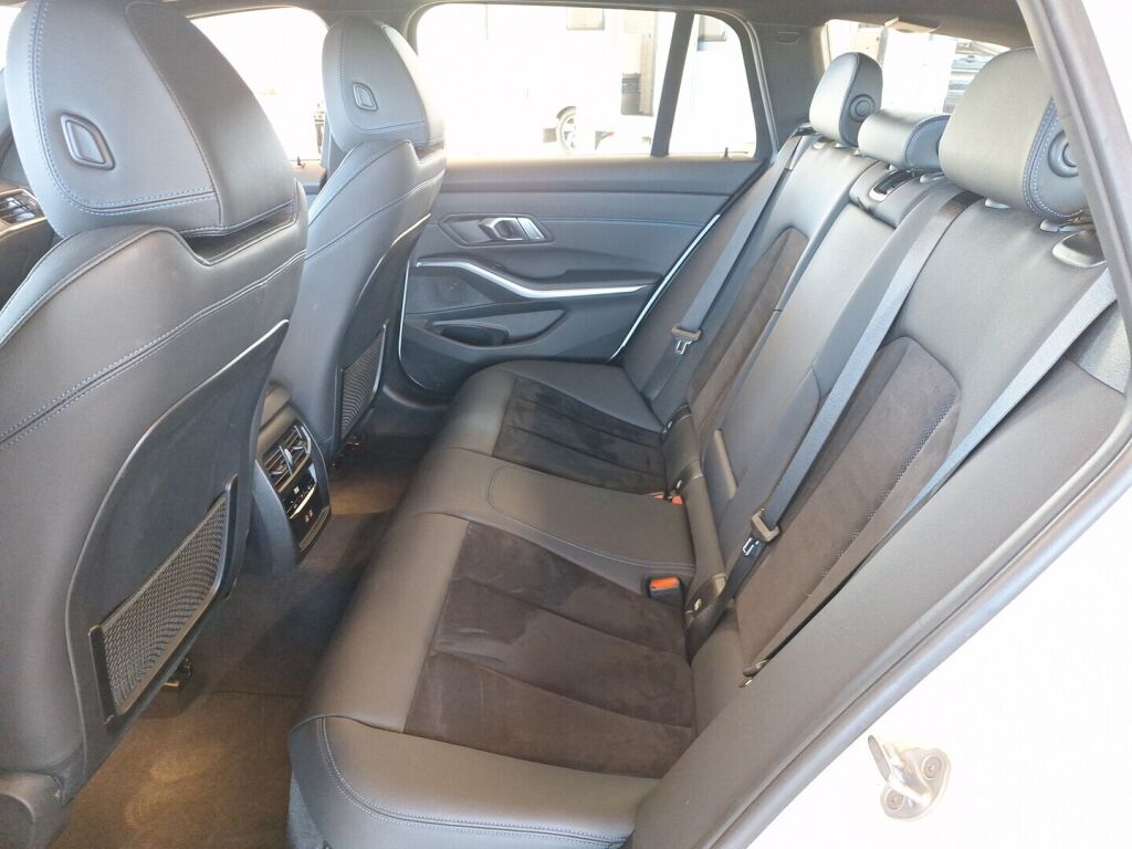 BMW 330 2023 Valkoinen