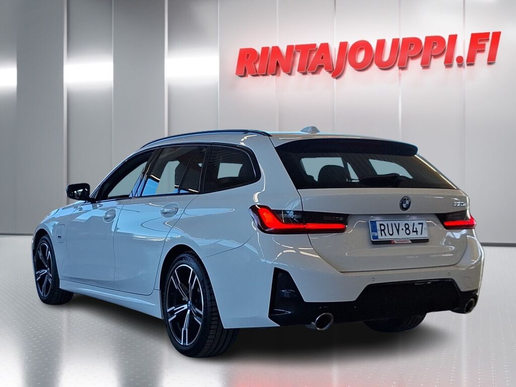 BMW 330 2023 Valkoinen