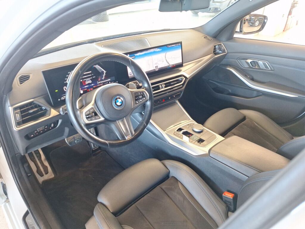 BMW 330 2023 Valkoinen