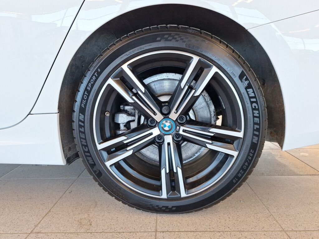 BMW 330 2023 Valkoinen