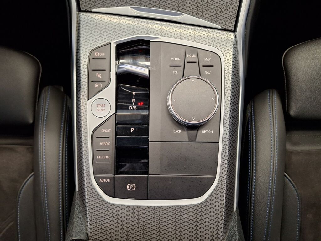 BMW 330 2023 Valkoinen