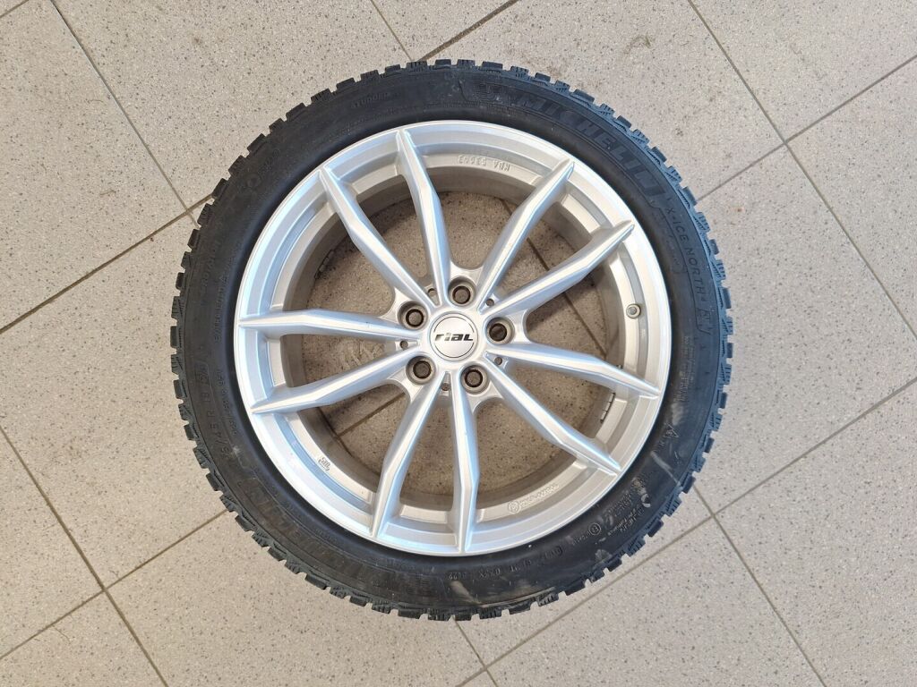 BMW 330 2023 Valkoinen