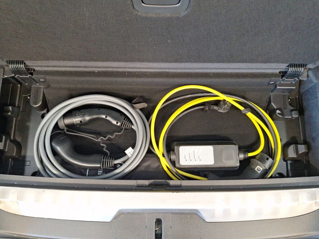 BMW 330 2023 Valkoinen