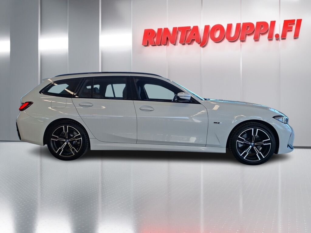 BMW 330 2023 Valkoinen