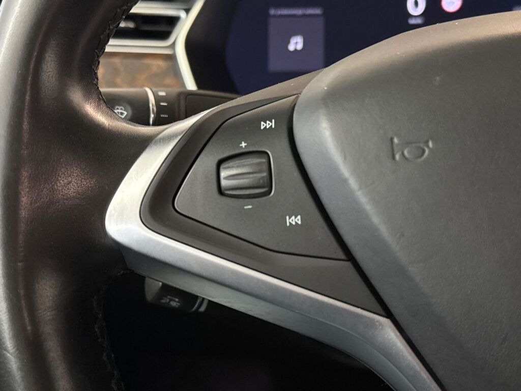 Tesla Model X 2017 Musta
