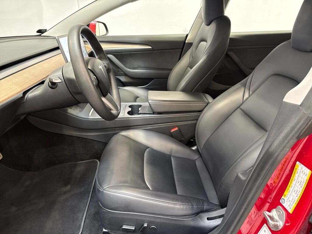 Tesla Model 3 2021 Punainen