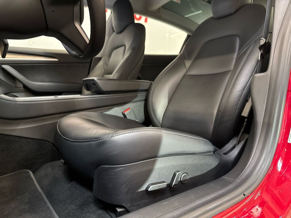 Tesla Model 3 2021 Punainen