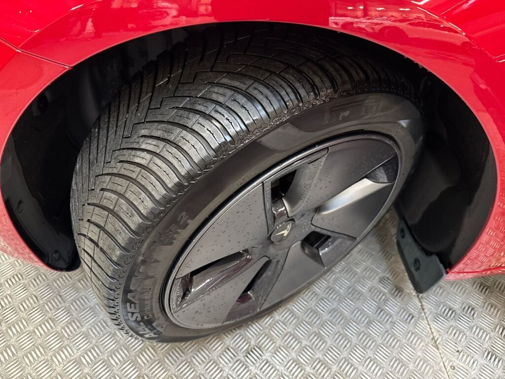 Tesla Model 3 2021 Punainen