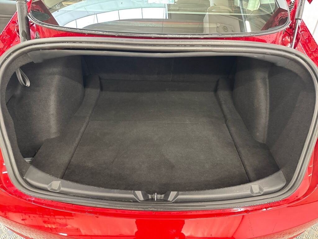 Tesla Model 3 2021 Punainen