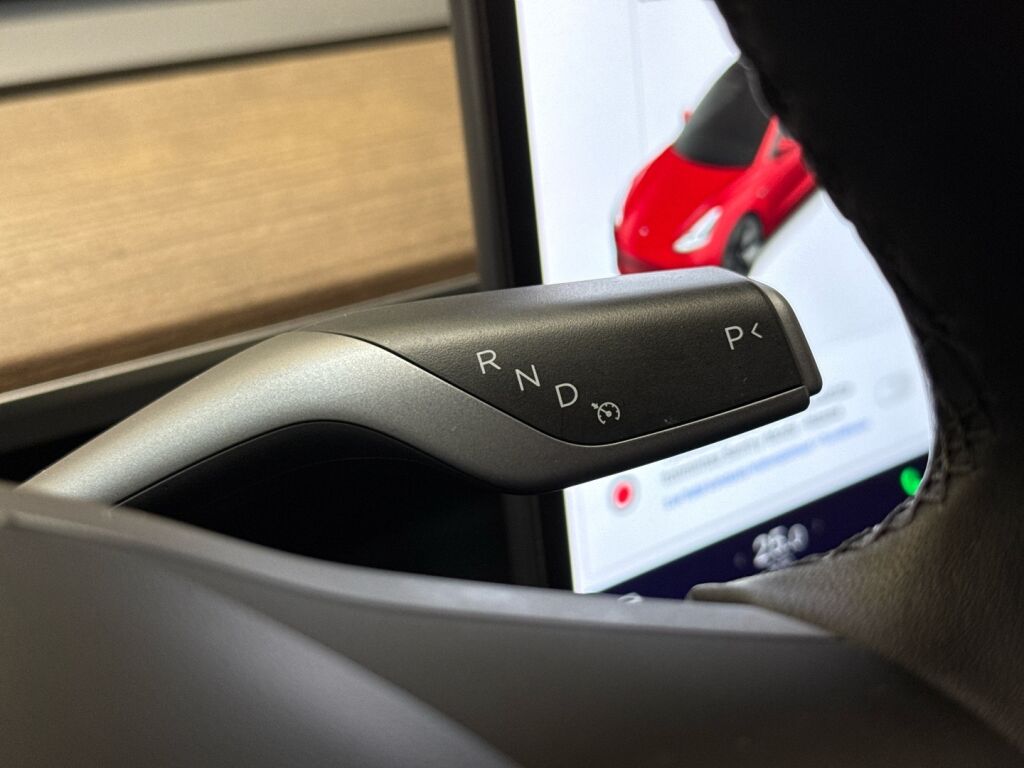 Tesla Model 3 2021 Punainen