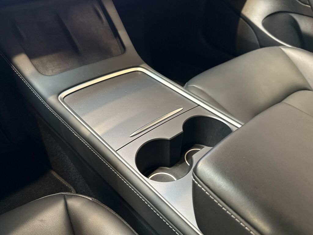 Tesla Model 3 2021 Punainen