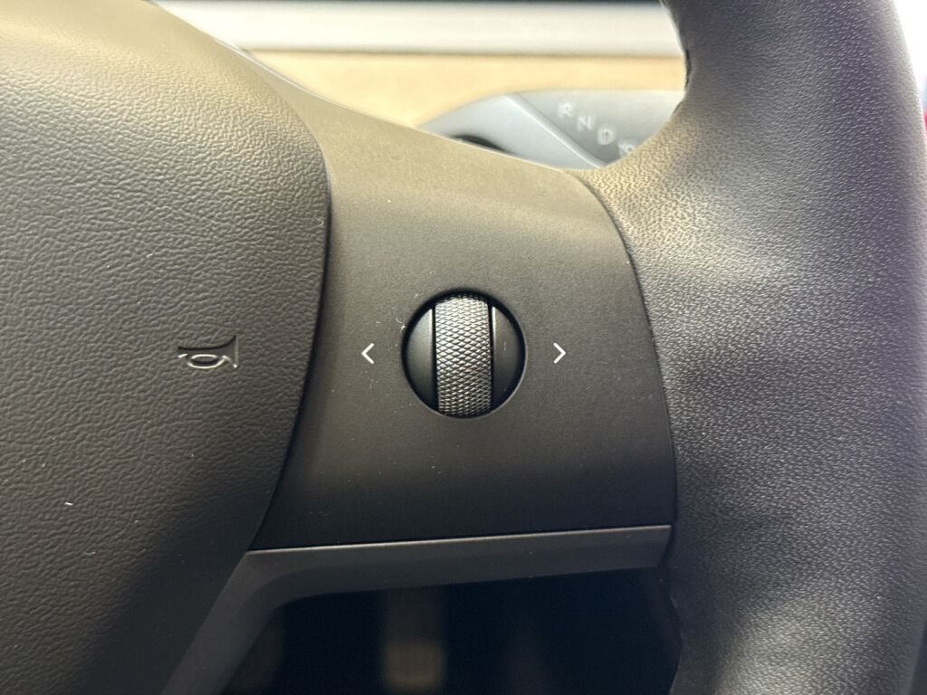 Tesla Model 3 2021 Punainen