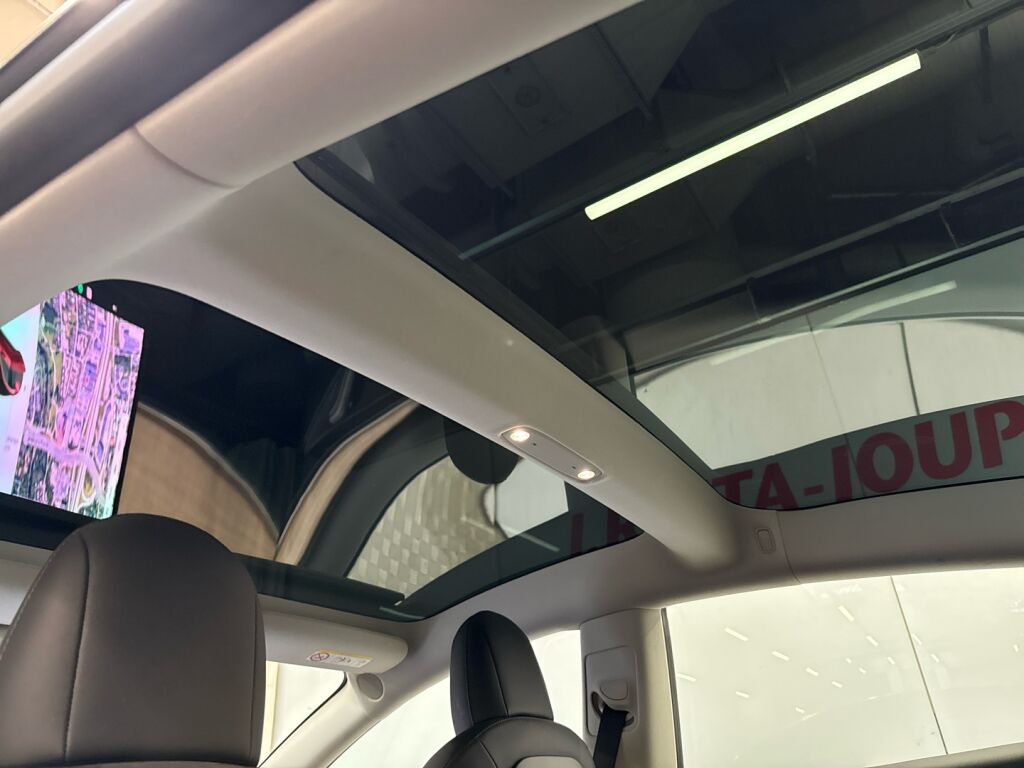 Tesla Model 3 2021 Punainen