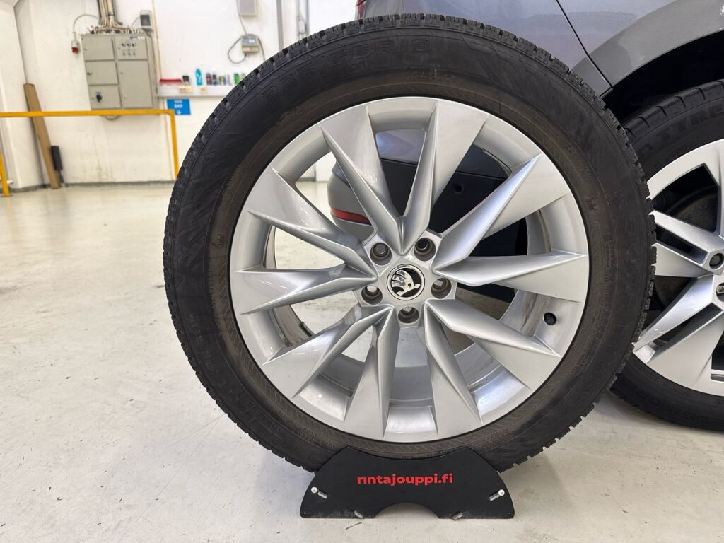 Skoda Enyaq 2023 Harmaa