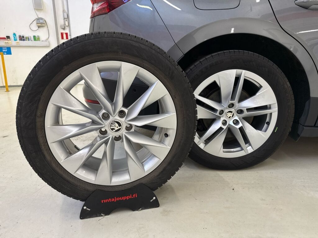 Skoda Enyaq 2023 Harmaa