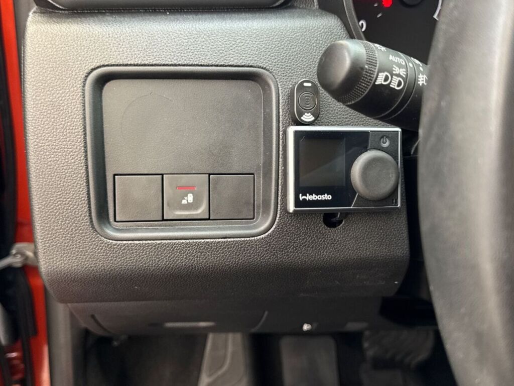 Dacia Duster 2023 Oranssi