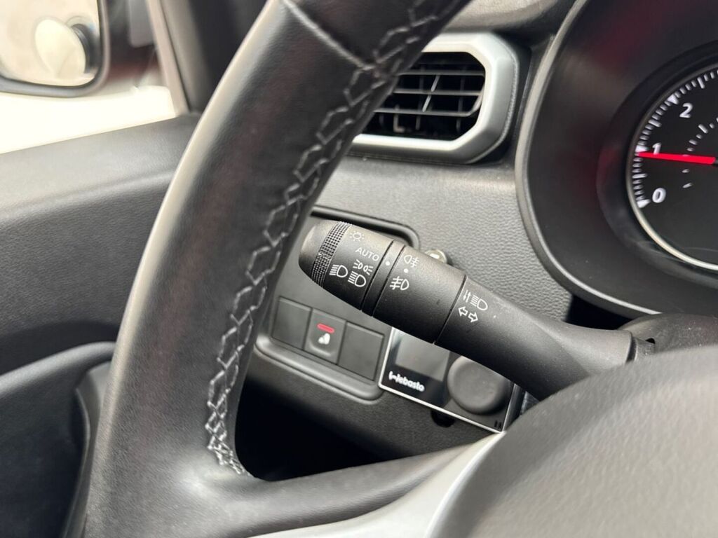 Dacia Duster 2023 Oranssi