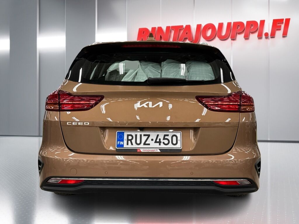 Kia Ceed 2023 Ruskea (beige)