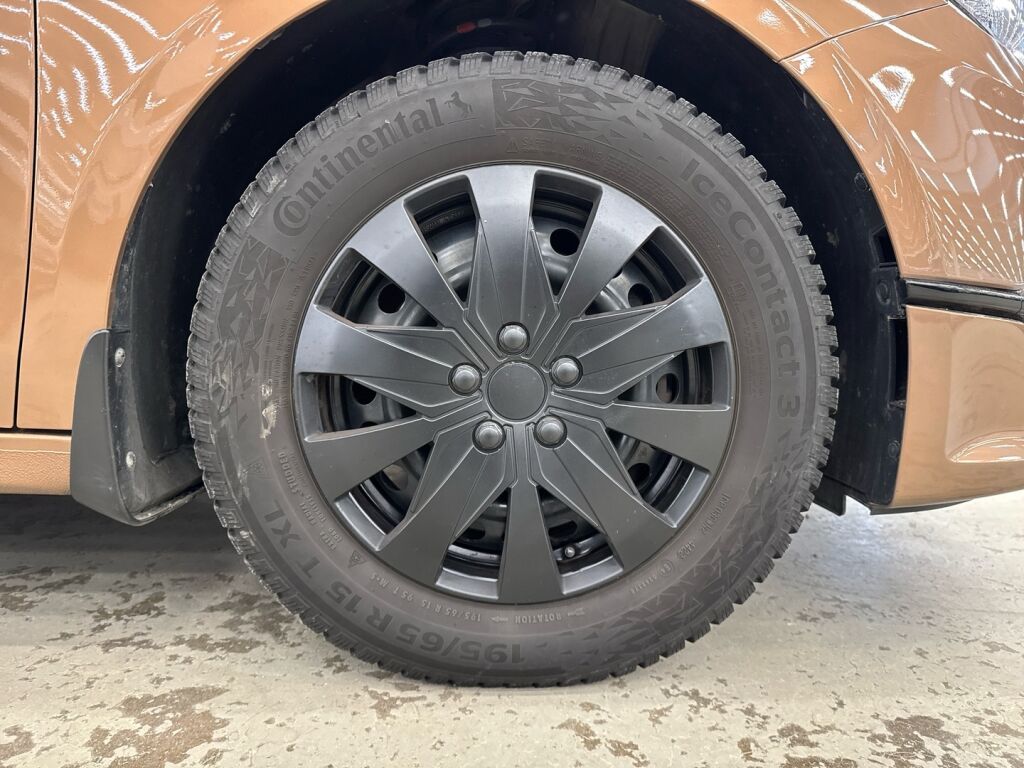 Kia Ceed 2023 Ruskea (beige)