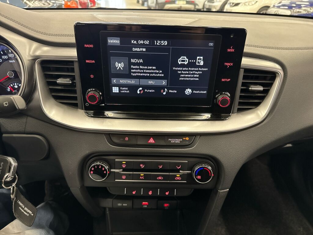 Kia Ceed 2023 Ruskea (beige)