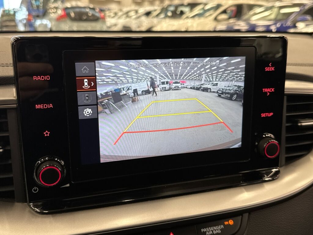 Kia Ceed 2023 Ruskea (beige)