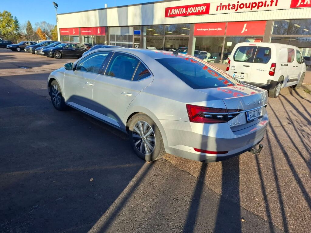 Skoda Superb 2023 Harmaa