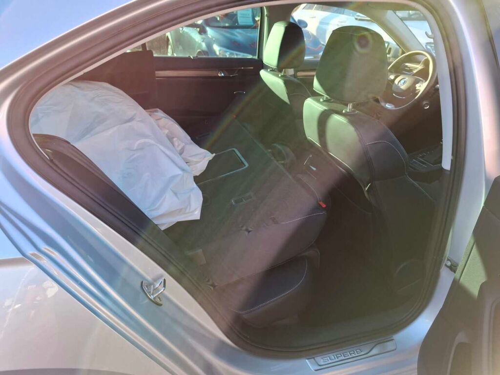 Skoda Superb 2023 Harmaa