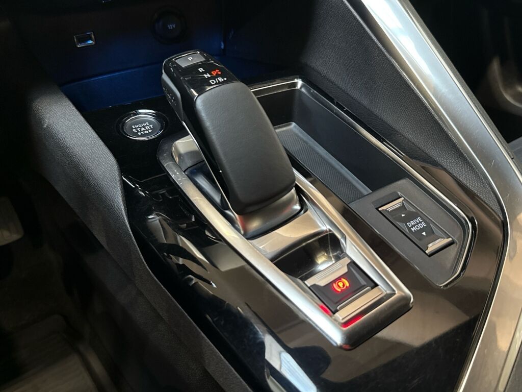 Peugeot 3008 2023 Punainen