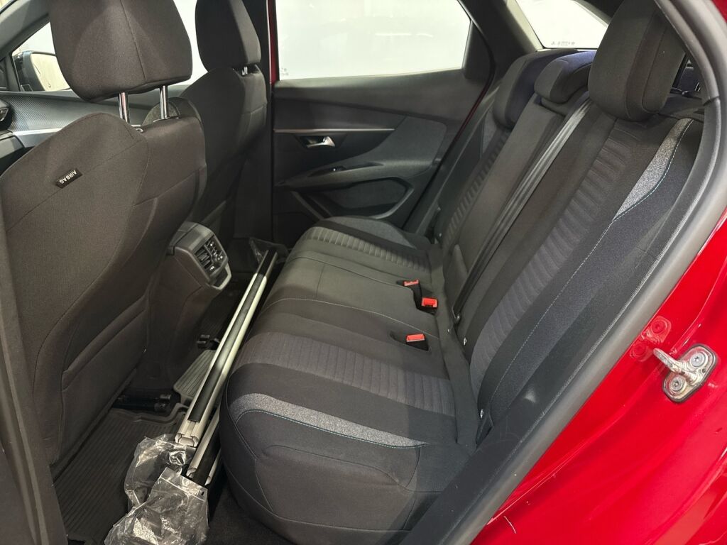 Peugeot 3008 2023 Punainen