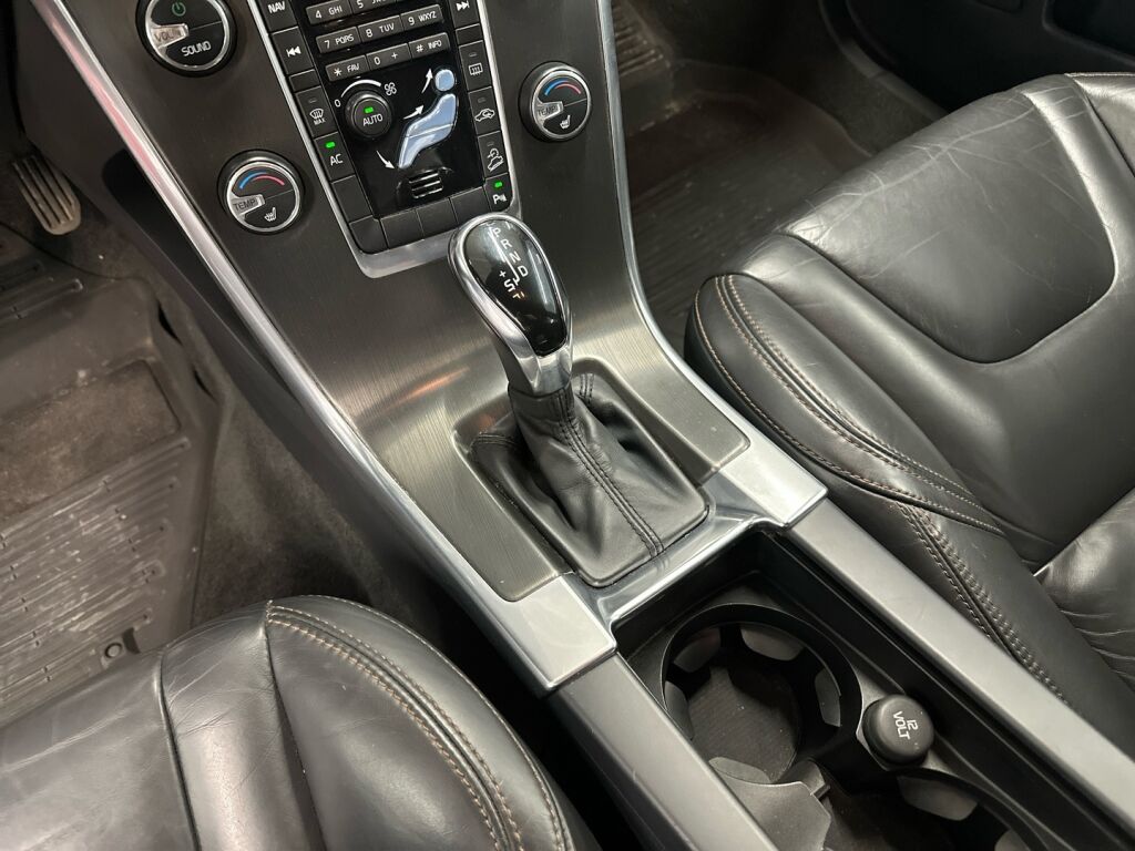 Volvo XC60 2013 Musta