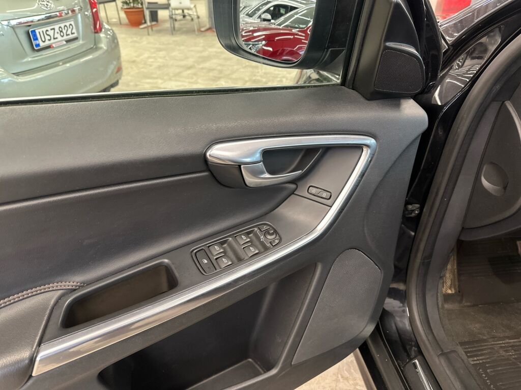 Volvo XC60 2013 Musta