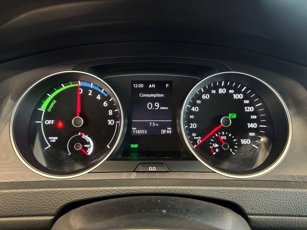 Volkswagen Golf 2015 Valkoinen