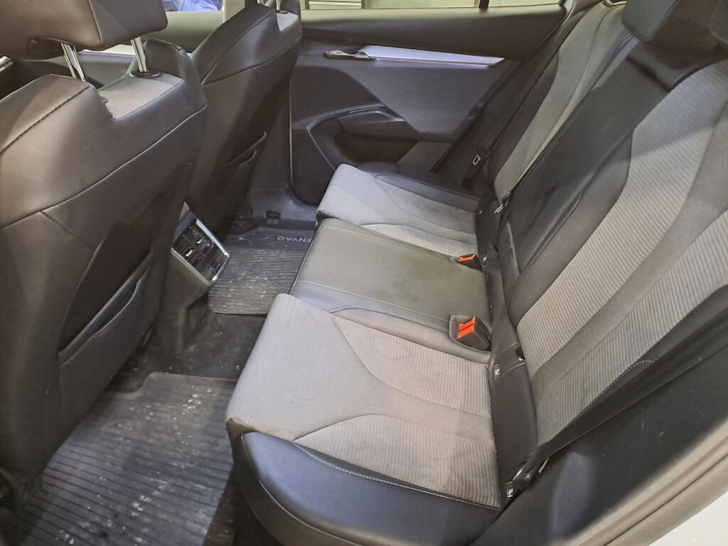 Skoda Enyaq 2023 Valkoinen