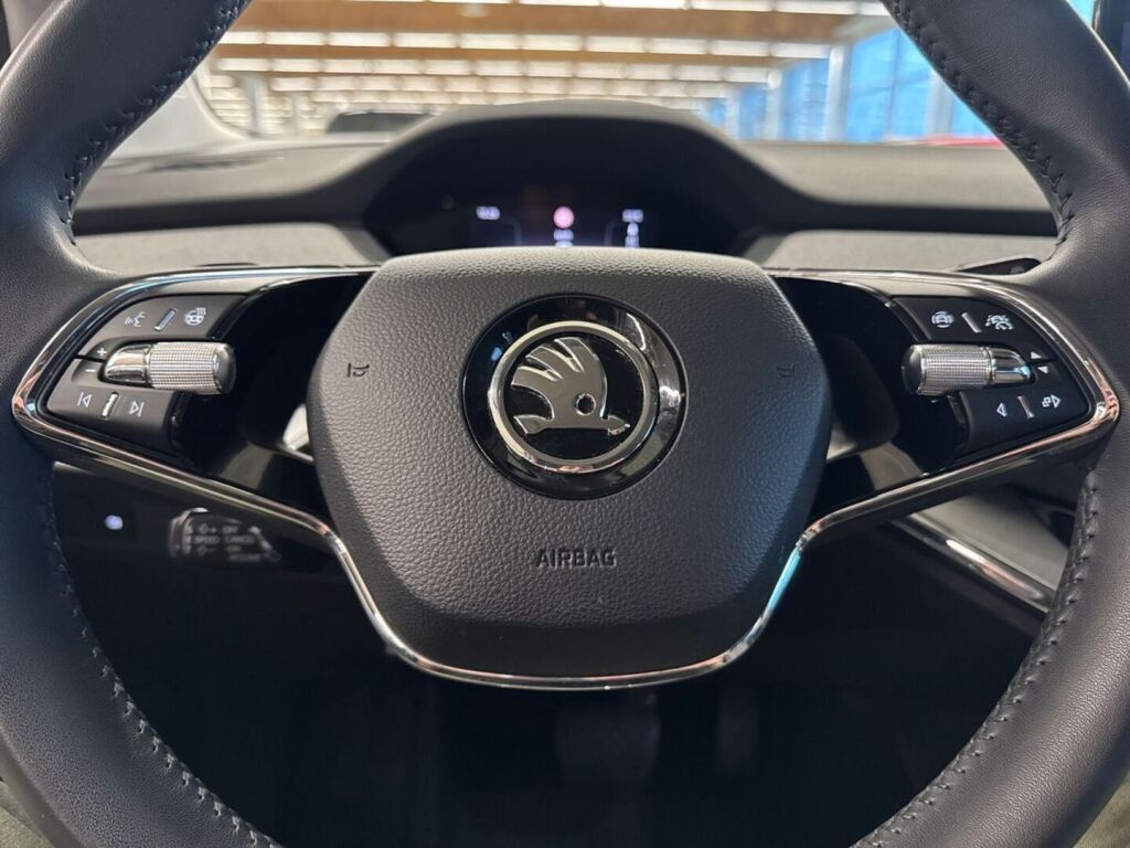 Skoda Enyaq 2023 Valkoinen