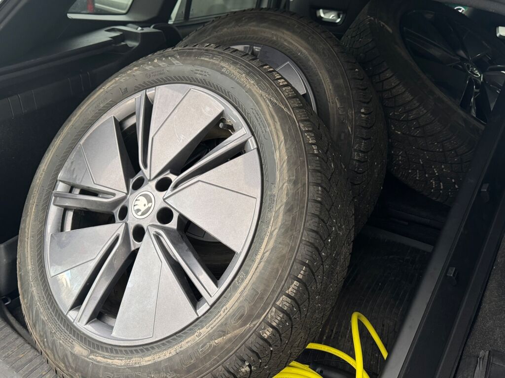 Skoda Enyaq 2023 Harmaa