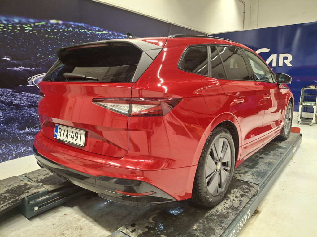 Skoda Enyaq 2023 Punainen