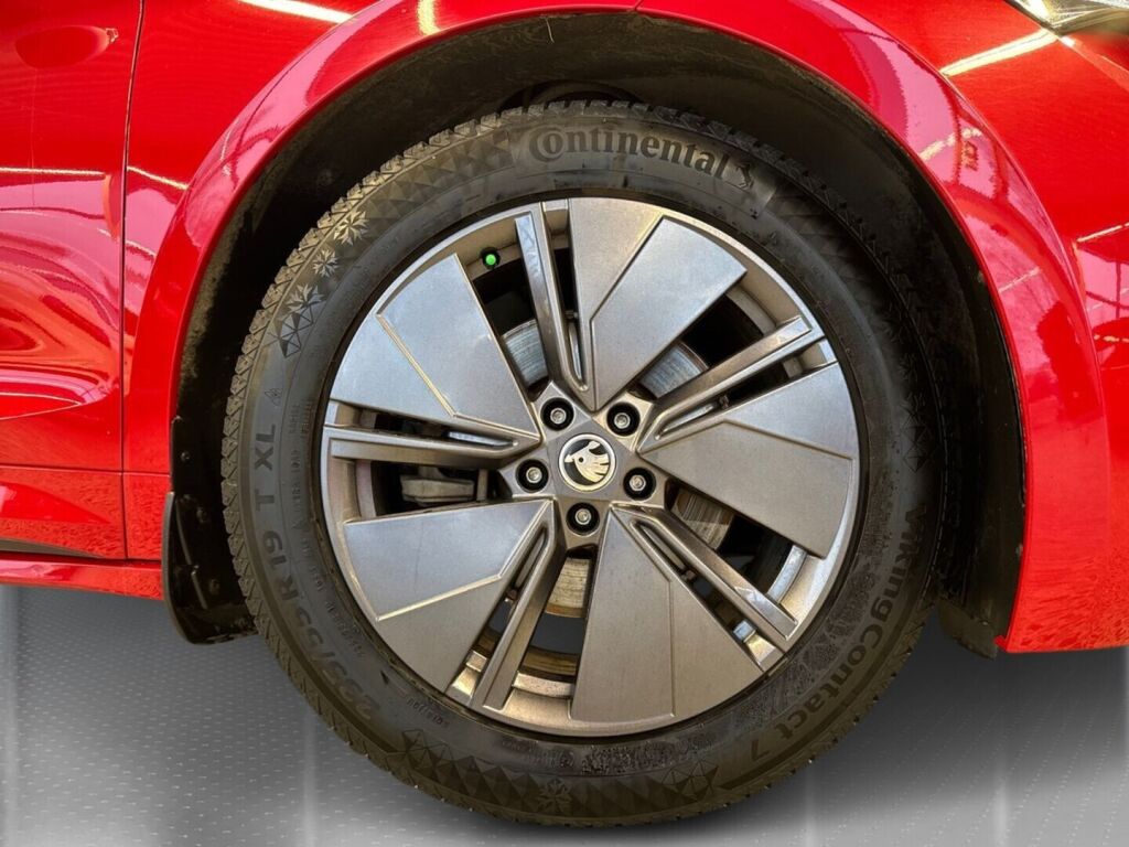 Skoda Enyaq 2023 Punainen