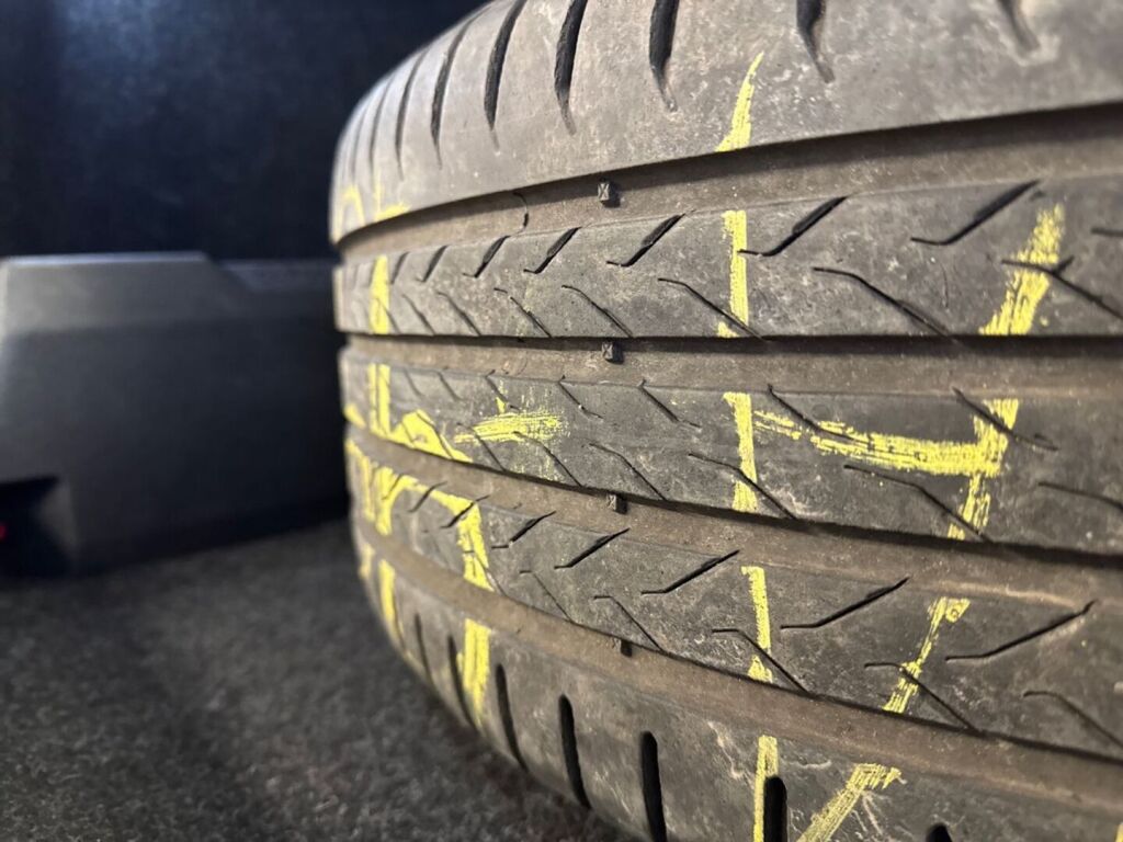 Skoda Enyaq 2023 Punainen