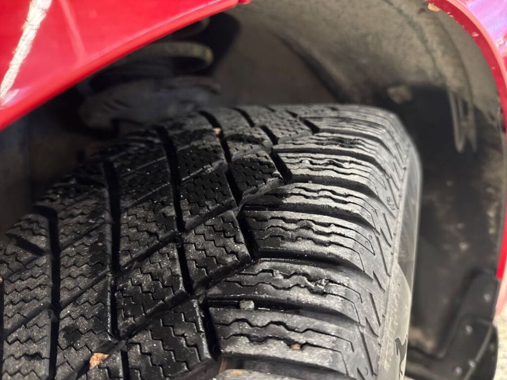 Skoda Enyaq 2023 Punainen