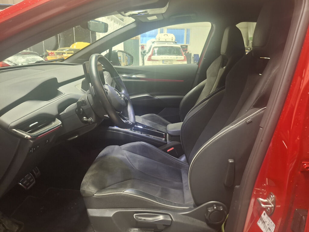 Skoda Enyaq 2023 Punainen