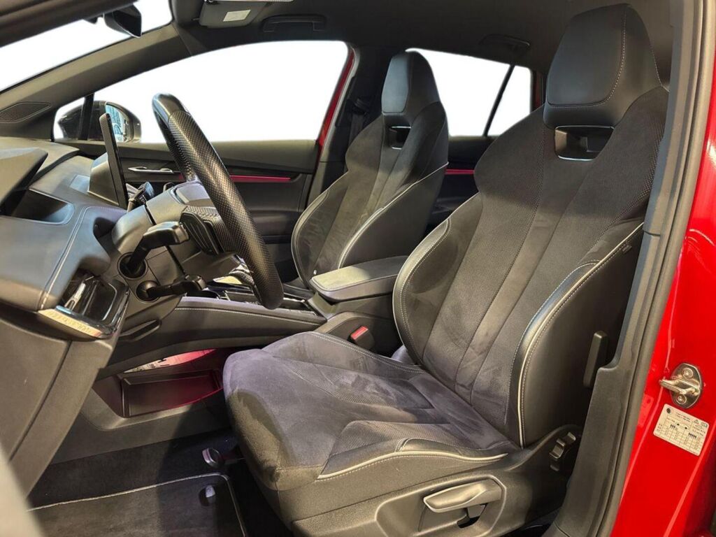 Skoda Enyaq 2023 Punainen