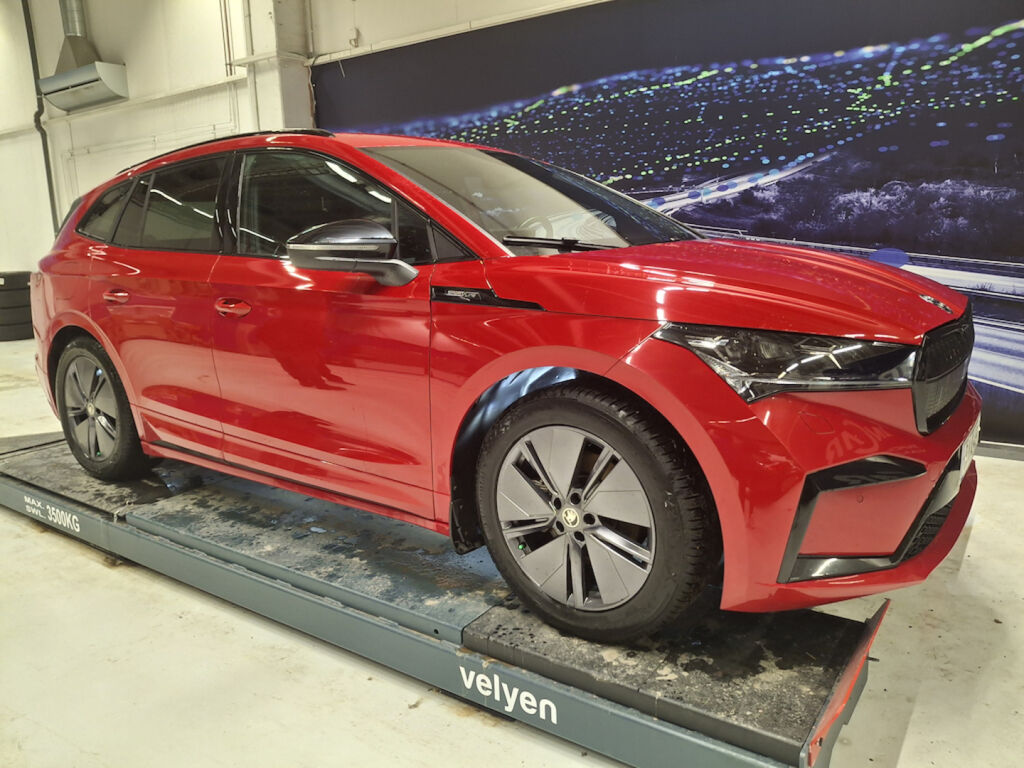 Skoda Enyaq 2023 Punainen