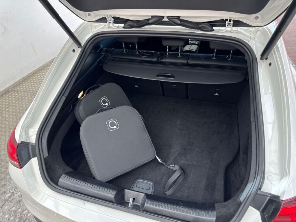 Mercedes-Benz CLA 2023 Valkoinen