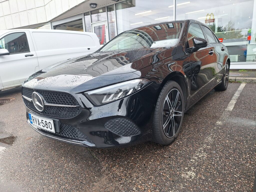 Mercedes-Benz A 2023 Musta